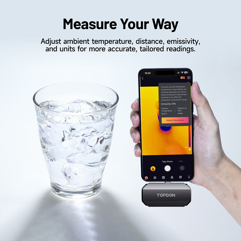TOPDON TC002C Duo measuring temperature with a glass of water